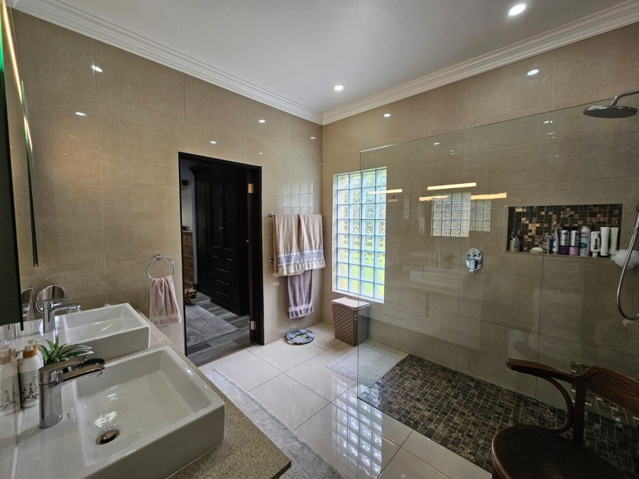 5 Bedroom Property for Sale in Jim Fouchepark Free State